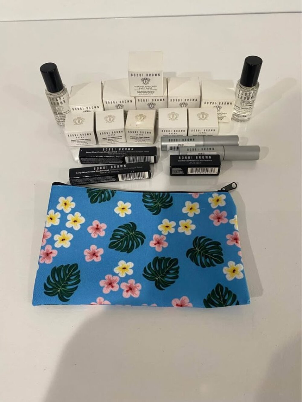 Bobbi Brown - Lot of 18 Travel Size Products + Cosmetic Bag